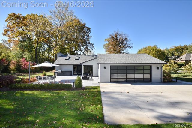 3885 Oakland Drive, Bloomfield Hills, MI 48301