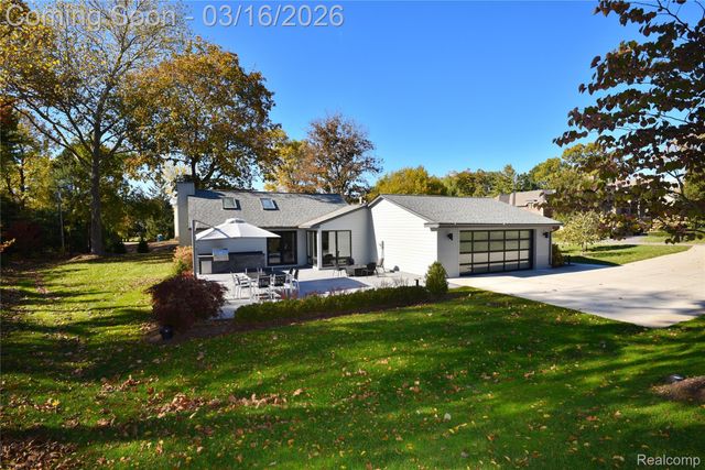 3885 Oakland Drive, Bloomfield Hills, MI 48301