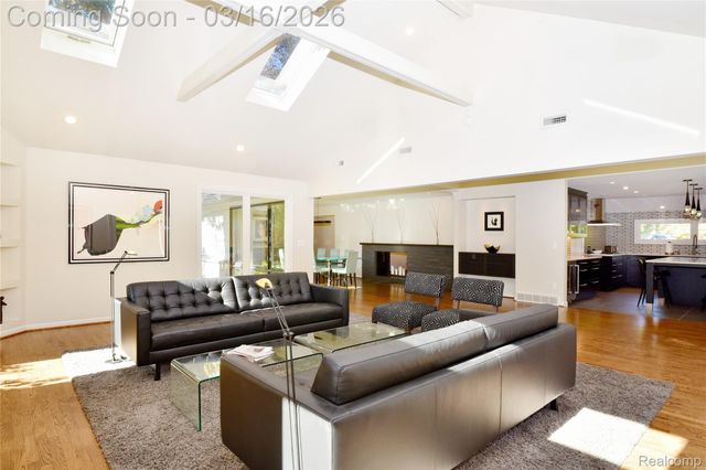 3885 Oakland Drive, Bloomfield Hills, MI 48301