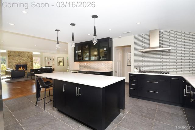 3885 Oakland Drive, Bloomfield Hills, MI 48301