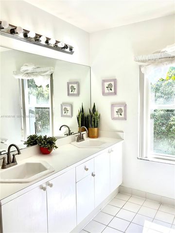 306 NW 115th Way, Coral Springs, FL 33071