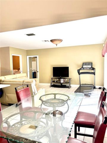 306 NW 115th Way, Coral Springs, FL 33071