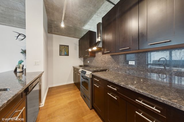 240 E Illinois Street 402, Chicago, IL 60611