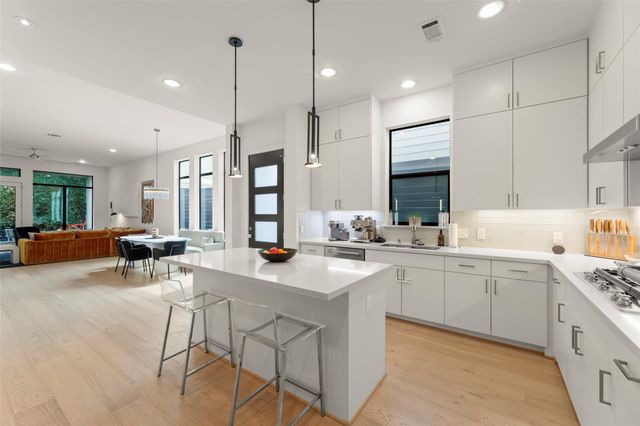 6019 Truro Street, Houston, TX 77007