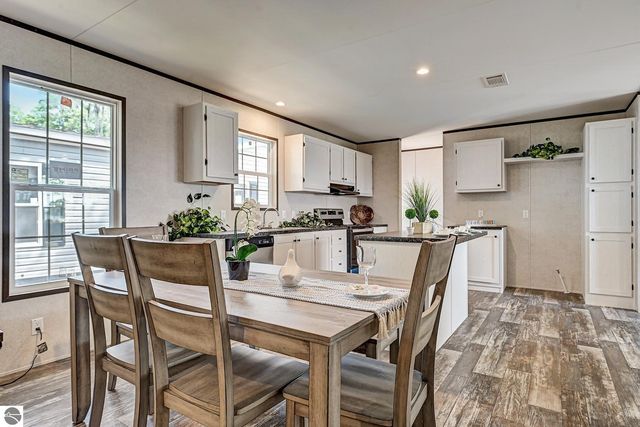 8916 NW Valley, Rapid City, MI 49676