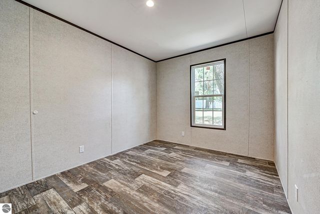 8916 NW Valley, Rapid City, MI 49676