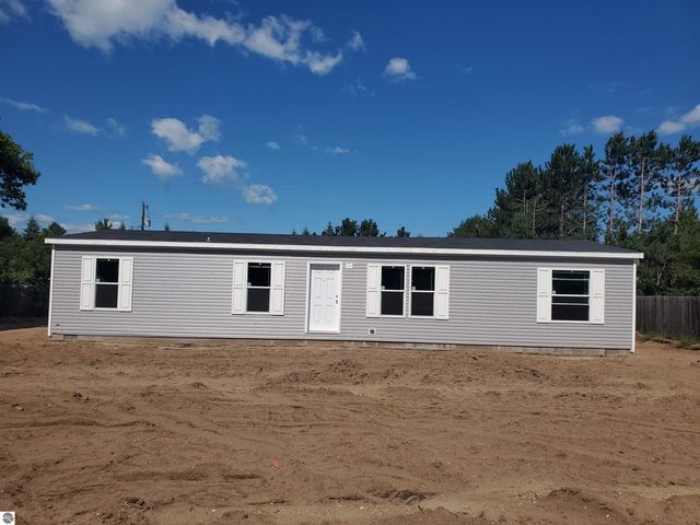 8916 NW Valley, Rapid City, MI 49676