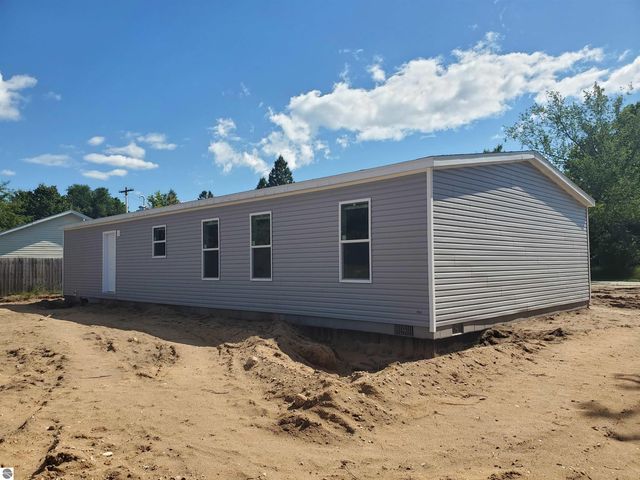 8916 NW Valley, Rapid City, MI 49676