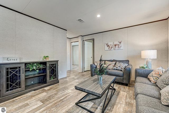 8916 NW Valley, Rapid City, MI 49676