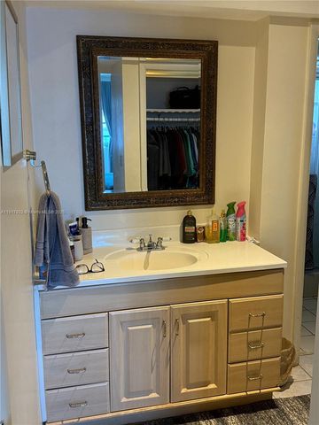 18555 NE 14th Ave 517, Miami, FL 33179