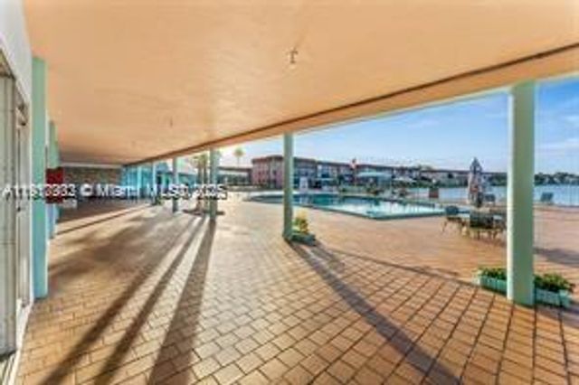 18555 NE 14th Ave 517, Miami, FL 33179