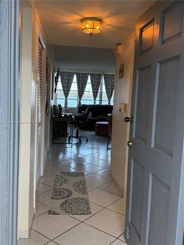 18555 NE 14th Ave 517, Miami, FL 33179