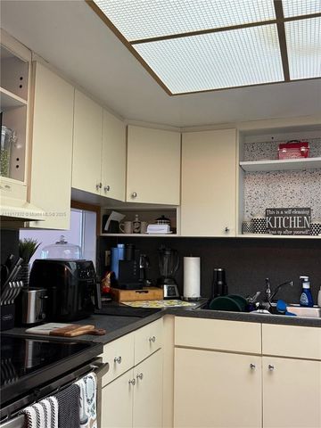 18555 NE 14th Ave 517, Miami, FL 33179