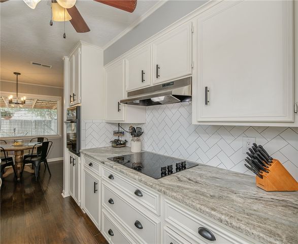 2904 River Oaks, Bryan, TX 77802