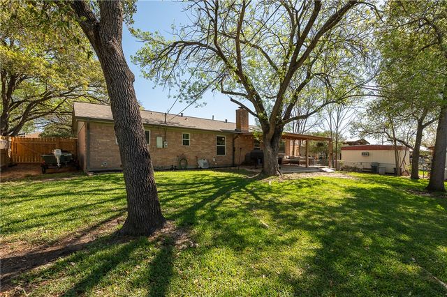 2904 River Oaks, Bryan, TX 77802