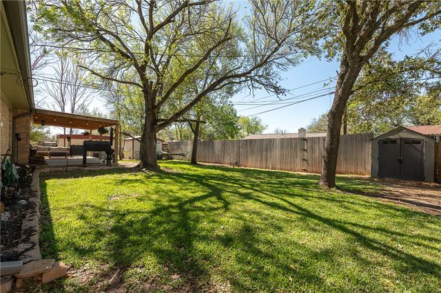 2904 River Oaks, Bryan, TX 77802