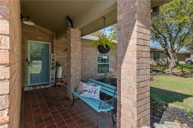 2904 River Oaks, Bryan, TX 77802