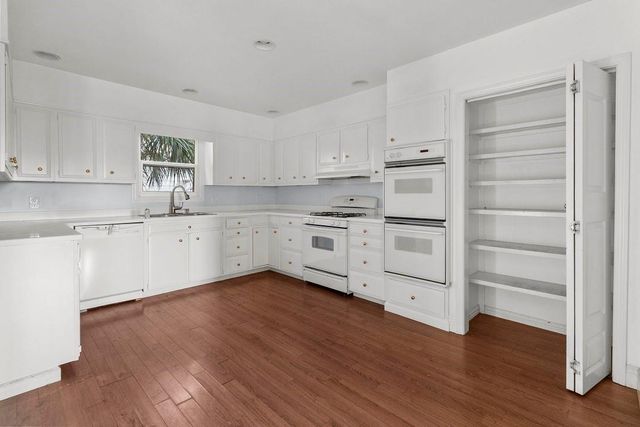 2707 57th Street, Galveston, TX 77551