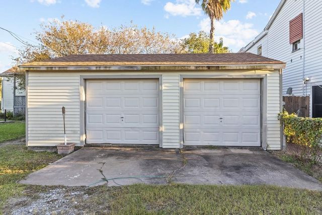 2707 57th Street, Galveston, TX 77551