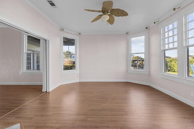 2707 57th Street, Galveston, TX 77551