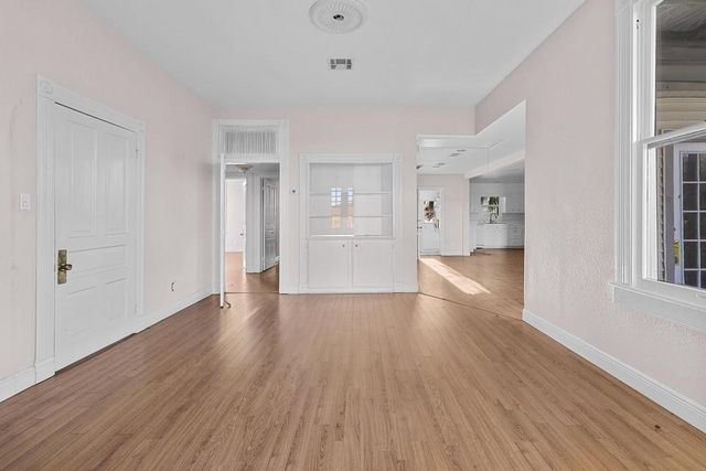 2707 57th Street, Galveston, TX 77551