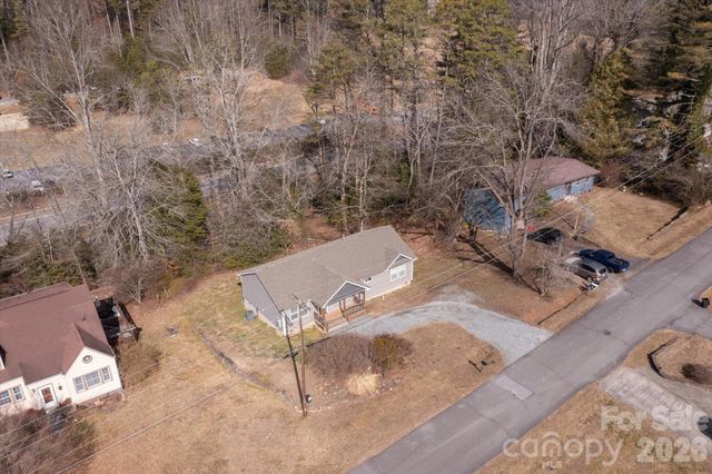 127 Hawthorne Drive, Brevard, NC 28712