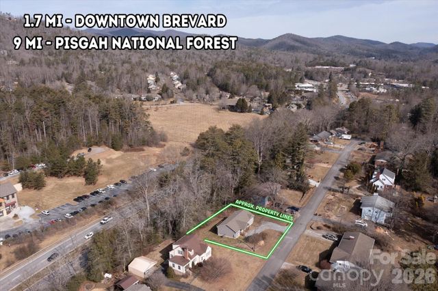 127 Hawthorne Drive, Brevard, NC 28712