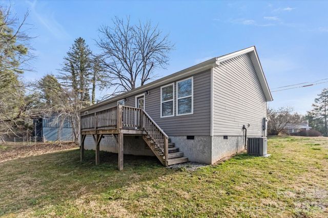 127 Hawthorne Drive, Brevard, NC 28712