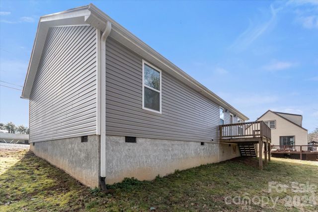 127 Hawthorne Drive, Brevard, NC 28712