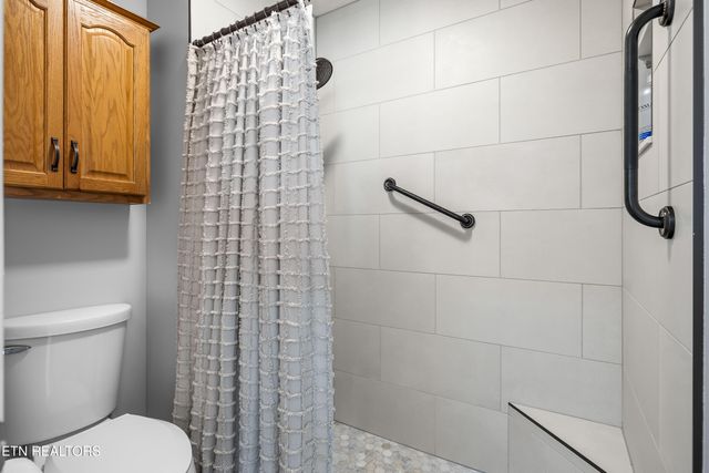 7123 La Christa Way, Knoxville, TN 37921