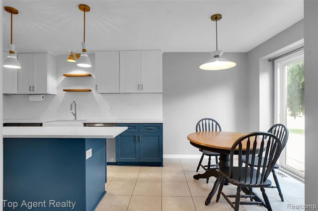 43088 W Kirkwood Drive, Clinton Township, MI 48038