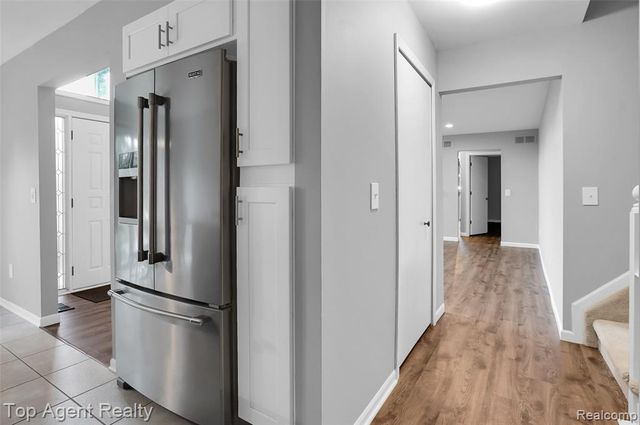 43088 W Kirkwood Drive, Clinton Township, MI 48038