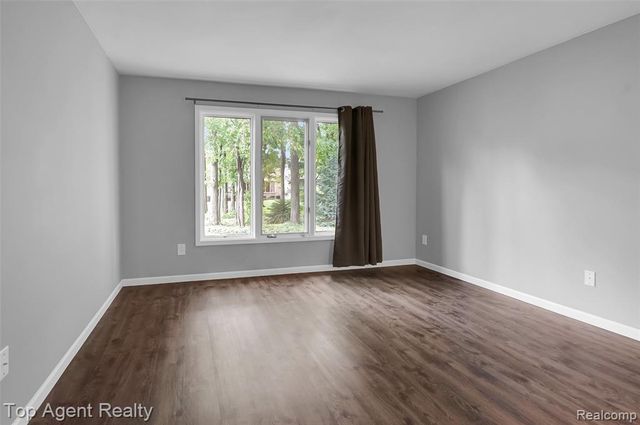 43088 W Kirkwood Drive, Clinton Township, MI 48038