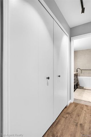 43088 W Kirkwood Drive, Clinton Township, MI 48038