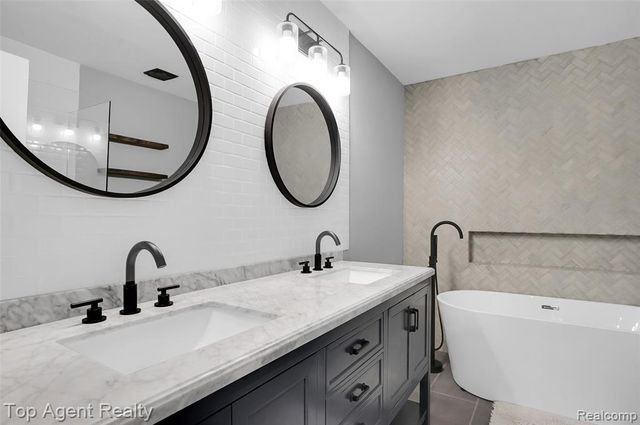 43088 W Kirkwood Drive, Clinton Township, MI 48038