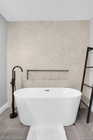 43088 W Kirkwood Drive, Clinton Township, MI 48038