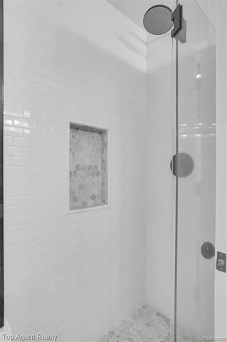 43088 W Kirkwood Drive, Clinton Township, MI 48038