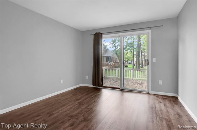 43088 W Kirkwood Drive, Clinton Township, MI 48038