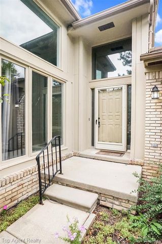 43088 W Kirkwood Drive, Clinton Township, MI 48038