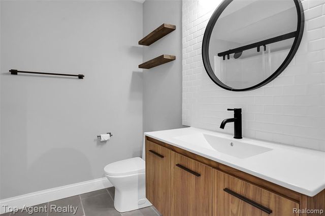 43088 W Kirkwood Drive, Clinton Township, MI 48038