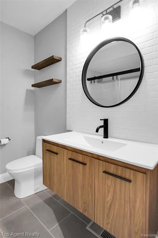 43088 W Kirkwood Drive, Clinton Township, MI 48038