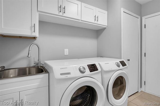 43088 W Kirkwood Drive, Clinton Township, MI 48038