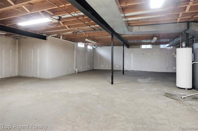 43088 W Kirkwood Drive, Clinton Township, MI 48038