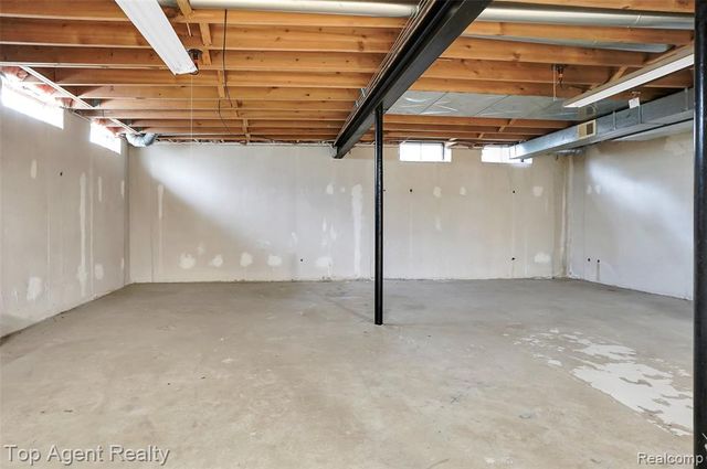 43088 W Kirkwood Drive, Clinton Township, MI 48038