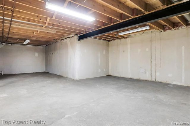 43088 W Kirkwood Drive, Clinton Township, MI 48038