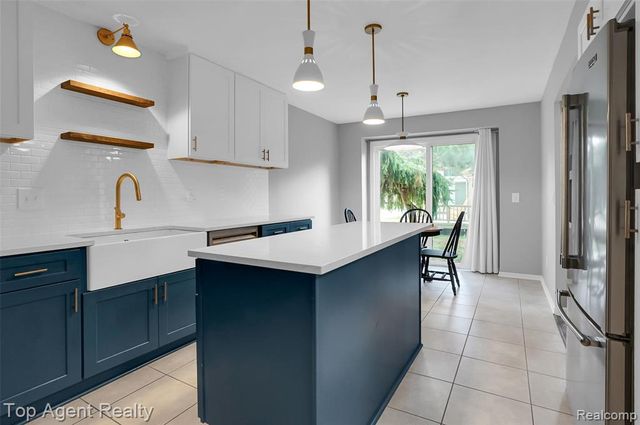 43088 W Kirkwood Drive, Clinton Township, MI 48038