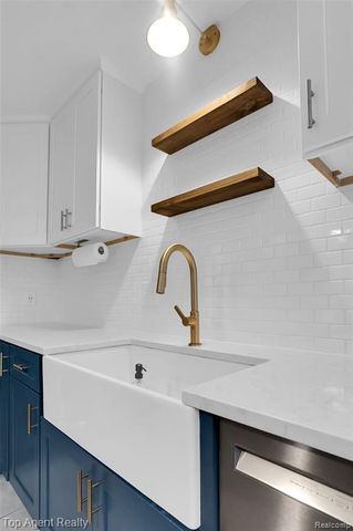 43088 W Kirkwood Drive, Clinton Township, MI 48038