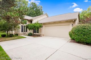 43088 W Kirkwood Drive, Clinton Township, MI 48038