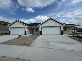 7112 Waterview Drive, Cedar Rapids, IA 52404