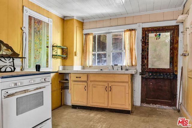 281 E AVENUE 33, Los Angeles, CA 90031